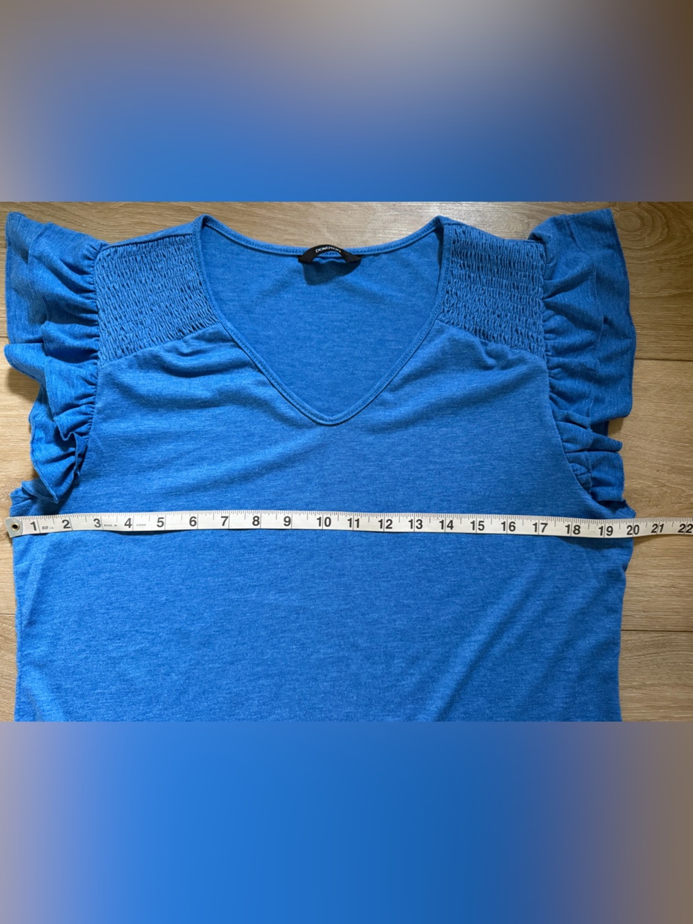 DOKOTOO Ruffled Short Sleeve VNeck Top EUC - Picture 2 of 5